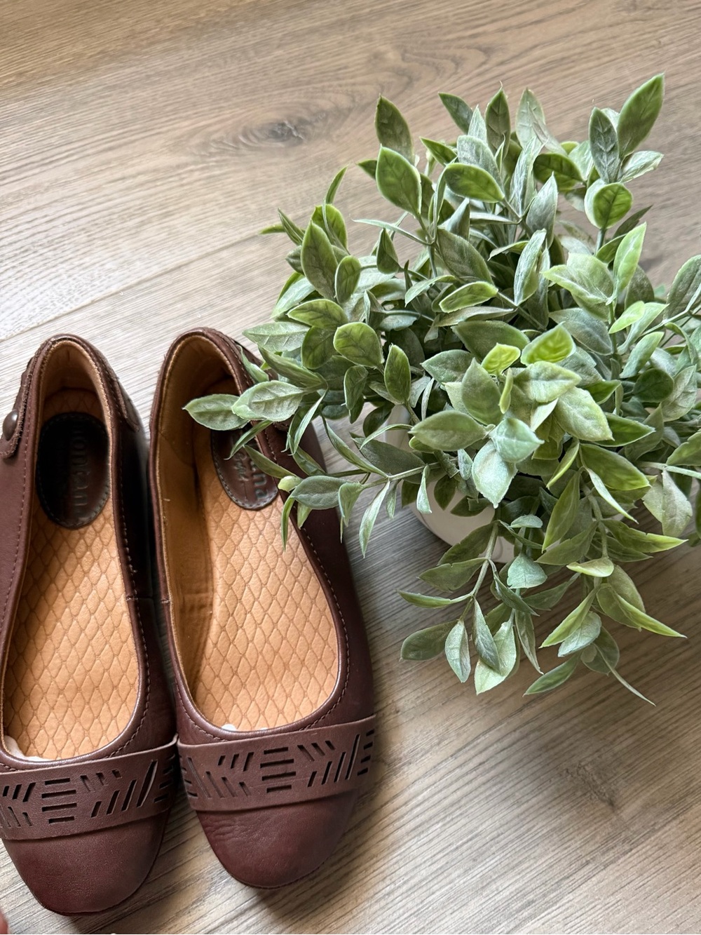 Women’s Brown Cutout Slip-On Ballet Flats